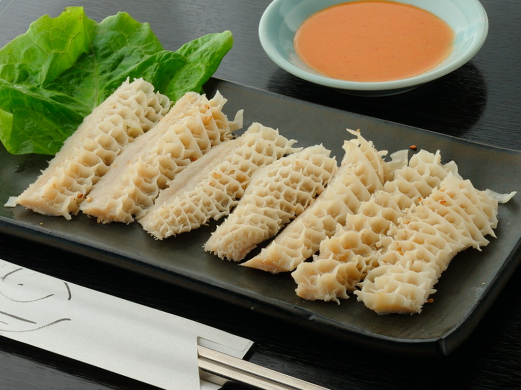 酢みそでも、そのままでもOK！　酒の肴によくあう『ハチノス刺』