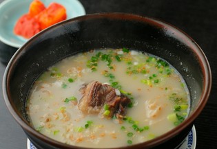 手間暇かけて丁寧につくる自慢の『コムタンスープ』