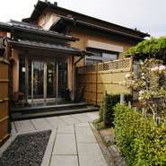 【田口屋】は創業90年以上の老舗です。長年受け継がれてきた職人の技が生きた鰻料理をはじめとしたお食事を堪能できます。