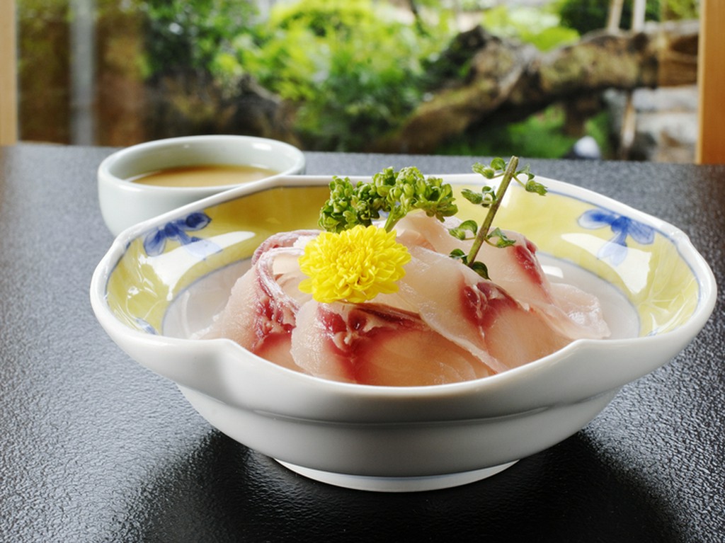 しっかりとした歯ごたえを味わえる『鯉あらい』