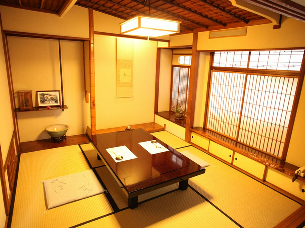 ゆったり落ち着きのある、数寄屋（茶室風）づくりの和室をご用意