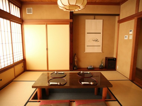 落ち着きのある個室にて、ワンランクアップの女子会はいかが