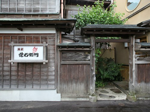 風格ある佇まいに、食事の時間が楽しくなりそうな予感