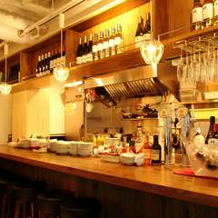 カフェのような明るい店内