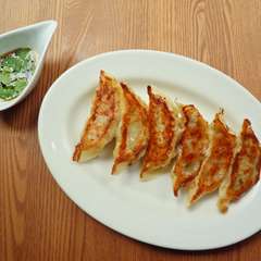 ワインと相性抜群。オリジナルの香菜ダレとともに 