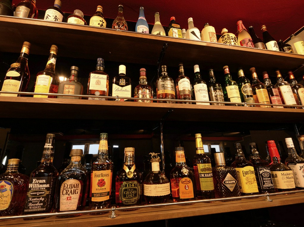 お酒が好きでも苦手でも、皆一緒に楽しめるバー