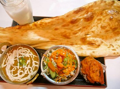 インド料理を丸ごと堪能できる『チーズナンセット』
