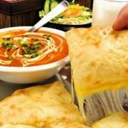 本日のスペシャルカレー／チキンカレー／ナン／ライス／サラダ