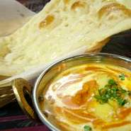 本場インドから直送されるスパイスでつくられたカレー。とろみのある、マイルドな食べ心地です