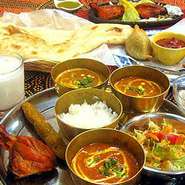 『タンドリー』や『カレー』に使うスパイスは、インド本場の味の良さを提供するためにインドから直送したものを使用。良質なスパイスがあるからこそできる【ニュータージマハルエベレスト西宮店】の味です。