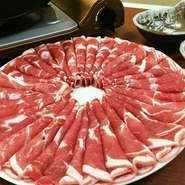 ラム肉はヘルシーでビタミンB群、鉄分が豊富です。
脂肪燃焼効果もあるので、脂肪分が気になる人に
おすすめです

お肉のおかわり　一人前1500円