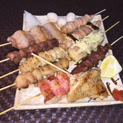 テイクアウトで、【三文銭】の看板メニューを自宅でも味わえる