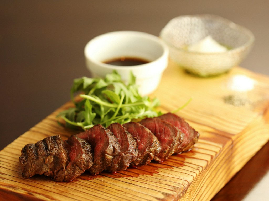 赤身肉の風味と旨味がほとばしる逸品『雪室熟成肉のグリル』