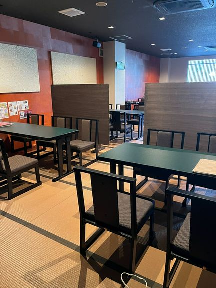 広い店内、シーンに合わせた利用が可能。宴会にもぴったりな広さ