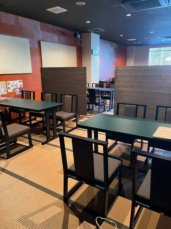 広い店内、シーンに合わせた利用が可能。宴会にもぴったりな広さ