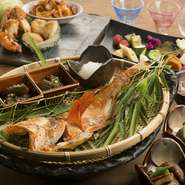 【小野の離れ】自慢の味をたっぷりと堪能できる、舞・桜・糸・鶴・福・天の選べる六種類のコース料理は、お得な飲み放題も付けられるそう。各種宴会や記念日などにぜひ。
