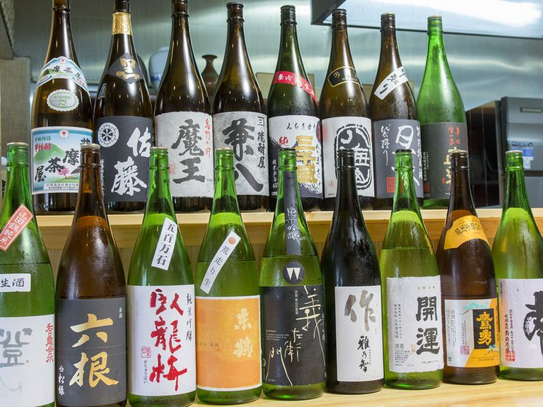 料理人自ら、試飲を重ねた地酒が豊富に揃っています