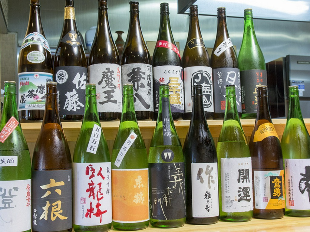 料理人自ら、試飲を重ねた地酒が豊富に揃っています