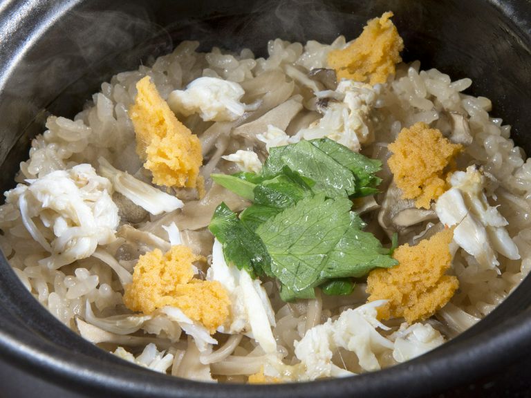 旬の素材を炊きこんだ『本日の土鍋炊き立てごはん』 一合