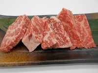 霜降りよし、肉質よし、やわらかさばっちり。コクと甘味が濃厚なお肉の王様です。