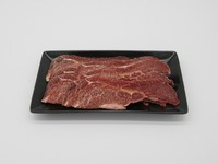 ホホ肉、肉質はしっかり噛みごたえがありますが、脂身は少なく淡白。