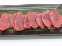 タン先タン下、コリコリサクサクとした食感。