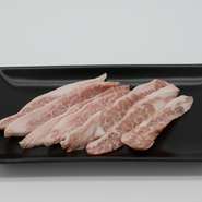 頬から首にかけての部分。肉質はジューシーで味わい深い。