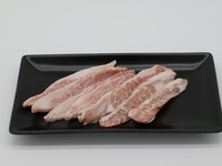 頬から首にかけての部分。肉質はジューシーで味わい深い。