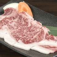 牛肉の中でも最高の肉質の「サーロイン」を贅沢なステーキで味わえます。