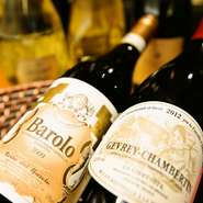 イタリア産ワインを中心に世界各国幅広く、赤、白、ロゼ、スパークリングと約50種類と豊富に、又、さまざまな要望に応えられるように多数リキュールも用意され、おつまみになる料理も揃っています。