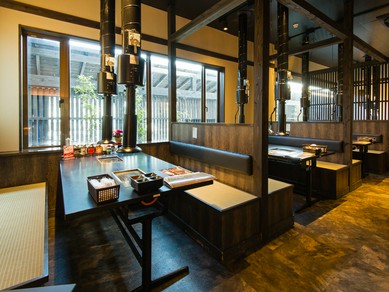 広々とした畳式のボックス席