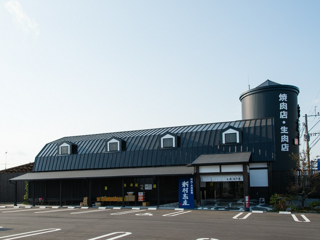 サイロのような形の建物は、遠くからも目立ちます