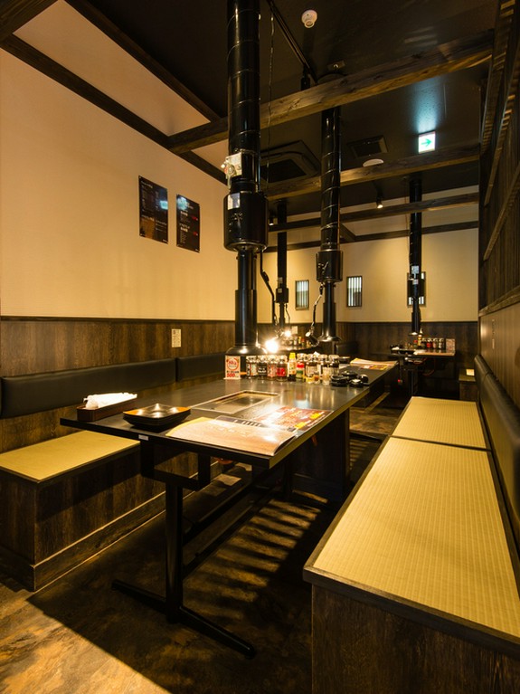 畳敷きの椅子は、なぜだかとっても座り心地が抜群