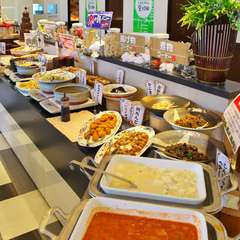 ゆっくりと食事が出来る広々としたテーブル席