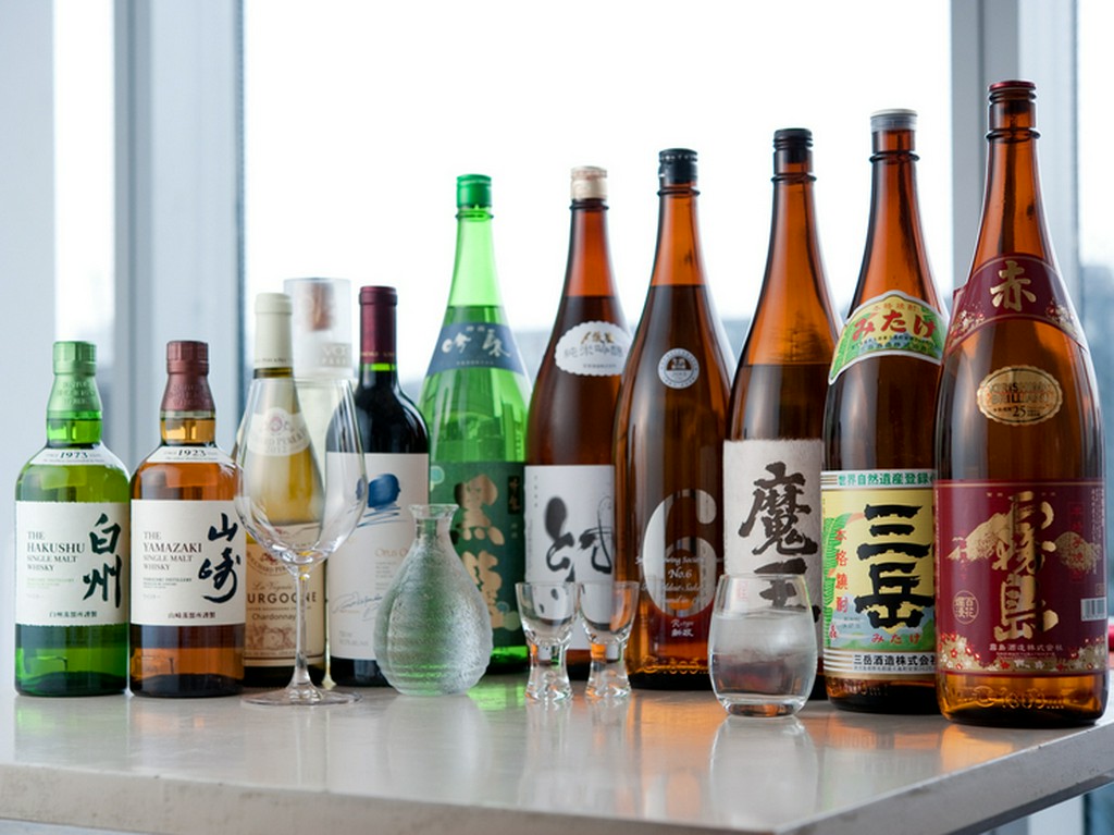 オススメの地酒、焼酎、ウイスキー、ワインなど豊富な品ぞろえ