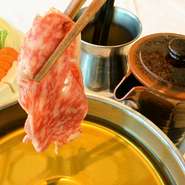 ※ご予約の際には、以下よりコースメインをお選び下さいませ。「すき焼き」「すき焼き小鍋」「塩ダシしゃぶしゃぶ」

※お席は2時間制です。

※ご予約のキャンセル・ご変更はキャンセルポリシーをご確認のうえお電話にてご連絡をお願い致します。

ご予約お手続き完了後は、上記ご了承頂いたものとさせて頂きます。