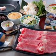 とても苦労して、味の決め手となる「わりした」をつくりました。苦労の甲斐あってコクがあって美味しいと、お客様にも喜んでいただけています。ささがきの牛蒡の風味がお肉の美味しさを、また格別にしています。