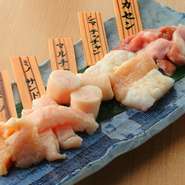 新鮮で美味しいホルモン5種類を食べ比べ、それぞの食感の違いが楽しめます。好みで塩かタレか選べます。