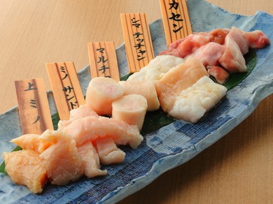 食感の違いが楽しめる、鮮度のいい『焼肉通のホルモン5種盛り』