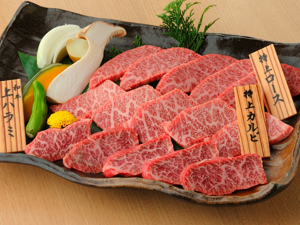 別々に頼むよりずっとお得、焼野菜も添えられた『松永牧場盛り』