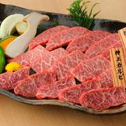 特上カルビ、特上ロース、和牛上ハラミと人気の部位が大集合。2～3人で、最初に焼き始めるのにぴったりです。