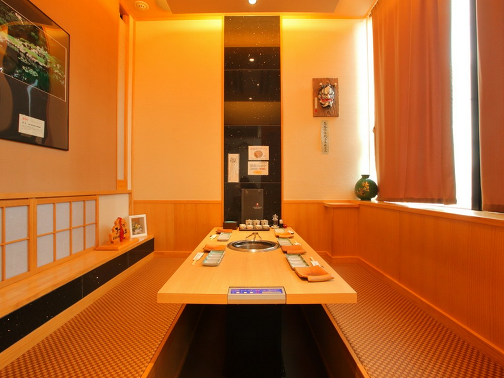 他の部屋とは隣接していない完全個室なので、接待にも利用できる