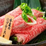 軽く炙ってポン酢でいただくのがおすすめです。リブロースのきめ細かい脂の甘みと、水菜のしゃきしゃき感が味わえる一品で、どなたにも喜んでいただける味だと思っています。