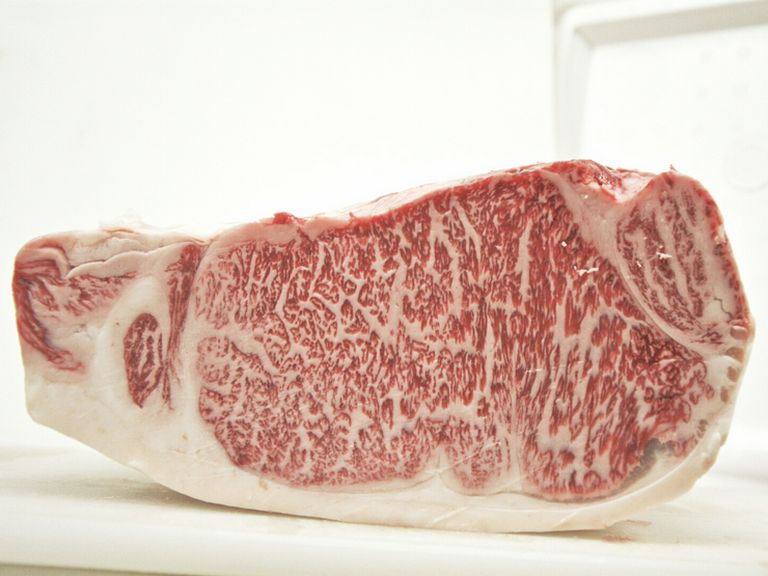 「山形牛」の雌処女牛を使用