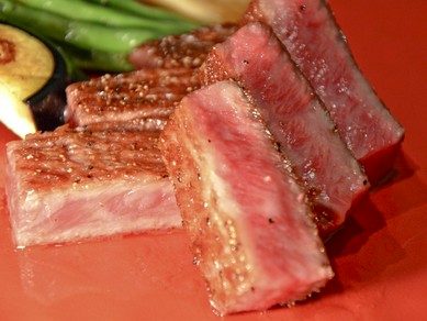 肉厚な山形牛を味わえる『サーロインステーキ　100g』