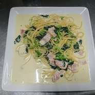 ベーコンとほうれん草のクリームスパゲッティ