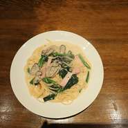 カキとほうれん草とベーコンのクリームスパゲッティ