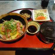 サラダ・味噌汁・小鉢付