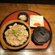 サラダ・味噌汁・小鉢付
