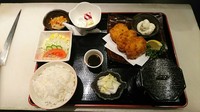 味噌汁orうどん　小鉢・お新香・サラダ・ミニデザート付